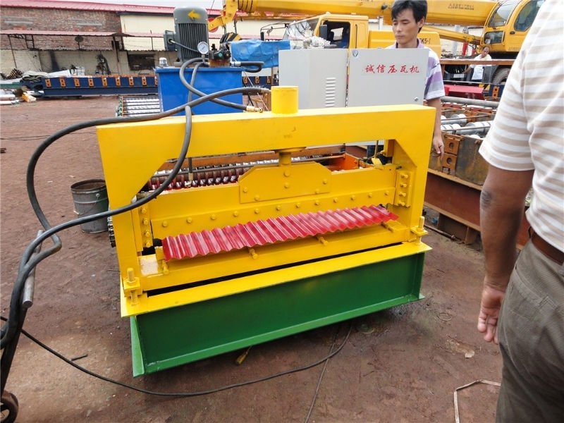 Galvanized corrugated iron sheet forming machine